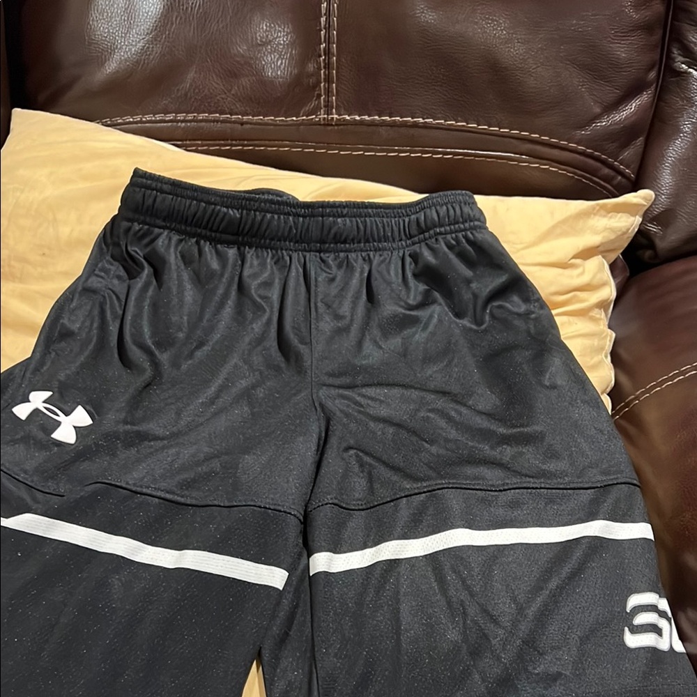 Under Armour Boys Large Black shorts with White Stripes, pockets and drawstring